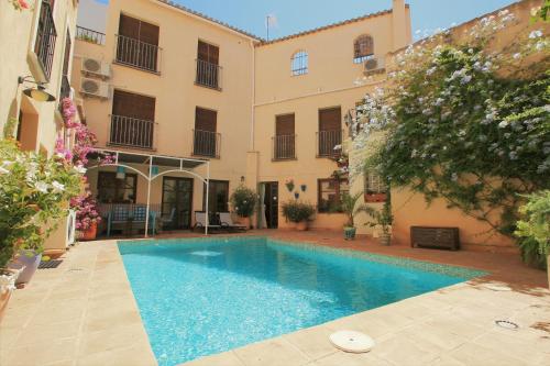  Family Holiday Home Casa del Patio in 18658 Pinos del Valle