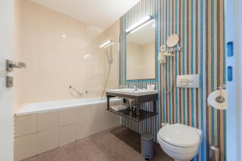 room detail thumbnail 2