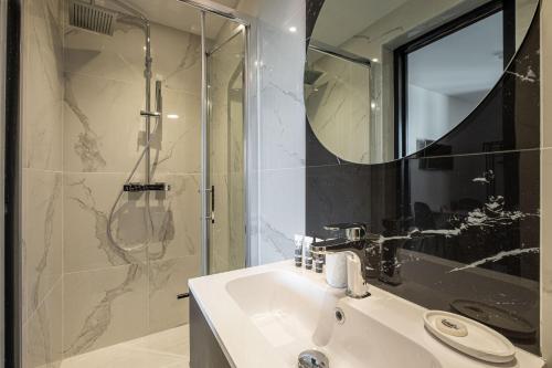 Bathroom, Mijo's Appartements Hotel in Fontenay-sous-Bois