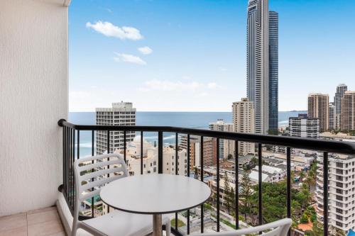 Ocean-View Studio Near Beach with Rooftop Jacuzzis