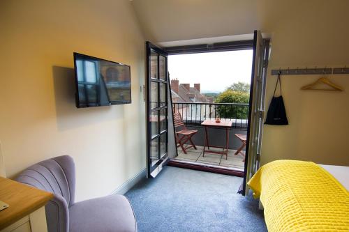 Church Inn - image 7