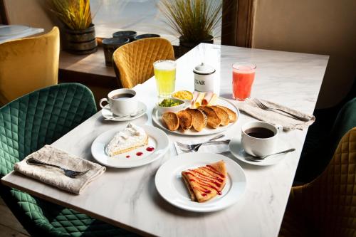 289272281 Solar Madariaga Hotel