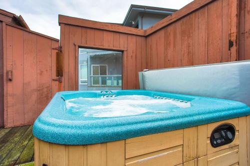 Facilities, Abalone Alcove! Hot Tub! Pool Table! AMAZING VIEWS! Fast WiFi!! Dog Friendly! in Dillon Beach (CA)