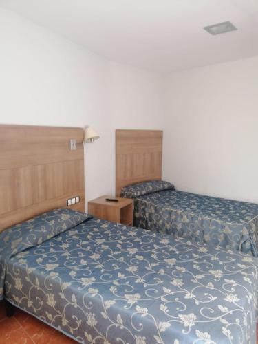 2 twin beds