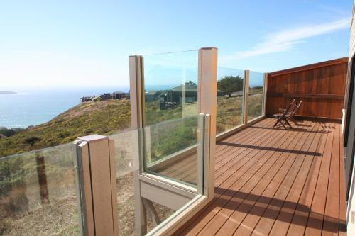 Beach Nest! Hot Tub! Sauna! BBQ Grill! AMAZING VIEWS!! Romantic Getaway! Dog Friendly!! photo 2