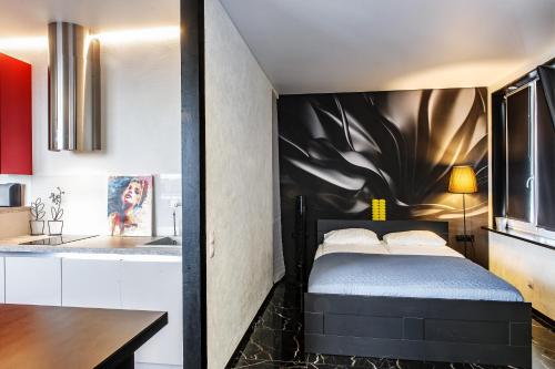Max’s Apartments