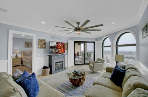 113 Seascape - image 9