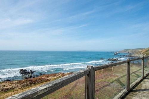 Facilities, Breaking Waves! On the Bluff! AMAZING VIEWS!! BBQ! Fast WiFi! Walk to Beach!!! in Dillon Beach (CA)