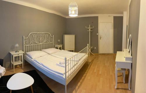 Superior Double Room image 5
