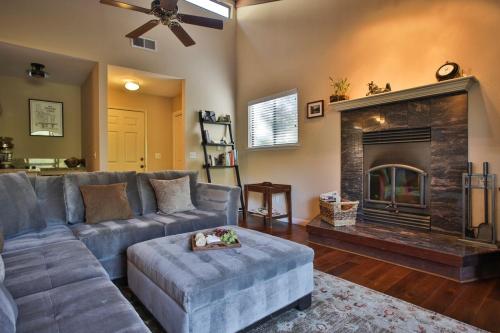 Lily Pad - Hot Tub! Private Dock! BBQ! Game Room! Walk to Town!! Fast WiFi!! Dog Friendly! - image 5