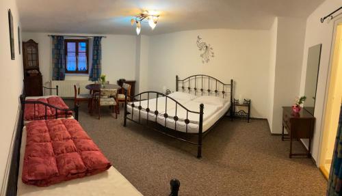Superior Triple Room image 6