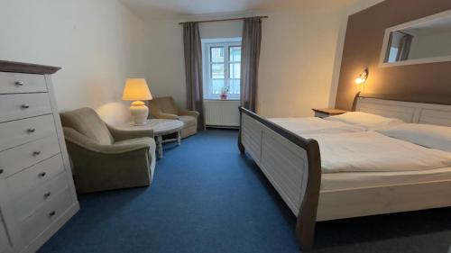 Superior Triple Room image 9
