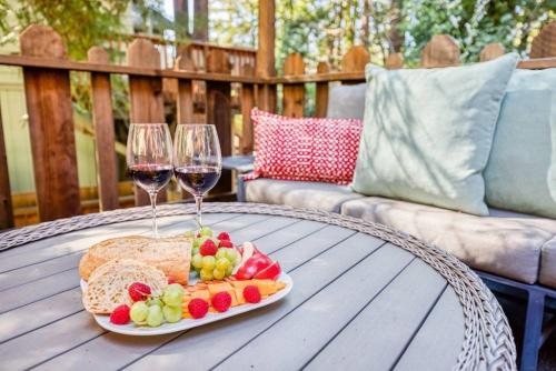 Redwood Retreat! Redwoods! Walk to River!! Hot Tub!! BBQ! Central Air!! - image 3