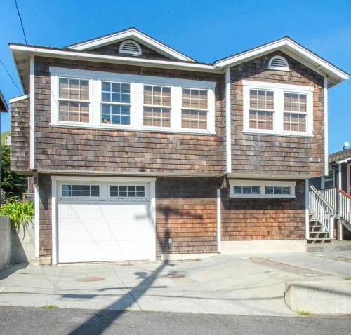 Sea Breeze! Walk to Beach!! In the Village! BBQ! Fast WiFi!! Dog Friendly! - Marconi, CA