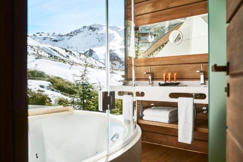 Suite with Mountain View