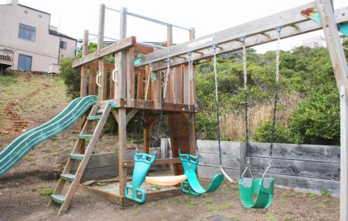 Sea Miracle! Hot Tub!! Game Room! VIEWS!! Expansive & Spacious!! Fast WiFi!!! - main image