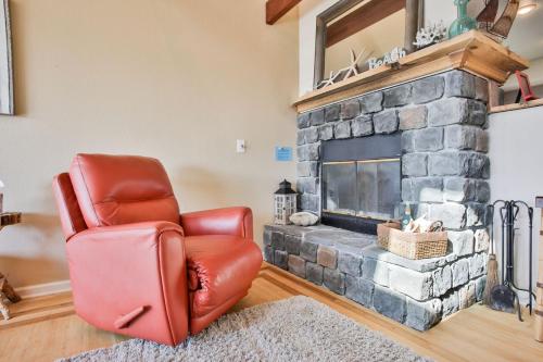 Sea Miracle! Hot Tub!! Game Room! VIEWS!! Expansive & Spacious!! Fast WiFi!!! - image 7