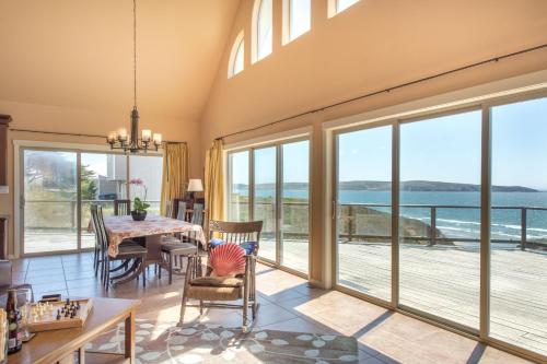 Tide Pool! PERFECT Location! AMAZING views! Short Walk to Beach! Hot Tub!! Game Room!! BBQ!! Fast WiFi!! Dog Friendly! - image 6