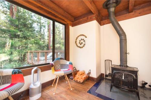 Facilities, Tree Fort! Redwoods! Hot Tub!! Fire Table!! Google Smart Home!! Fast WiFi!! Dog Friendly! in Novato (CA)