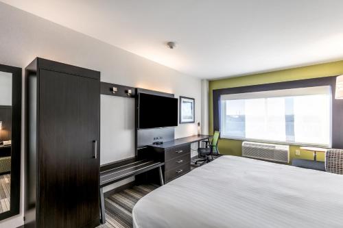 Holiday Inn Express & Suites Jersey City North - Hoboken, an IHG Hotel