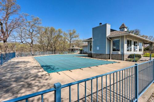 Cozy Lakeside Paradise with Porch and Pool Access - image 40