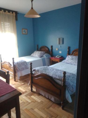 2 twin beds