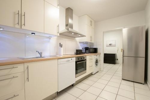RAJ Living - 1 , 3 and 4 Room Apartments - 20 min Messe DUS & Airport DUS