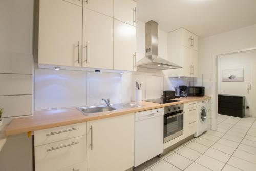 RAJ Living - 1 , 3 and 4 Room Apartments - 20 min Messe DUS & Airport DUS