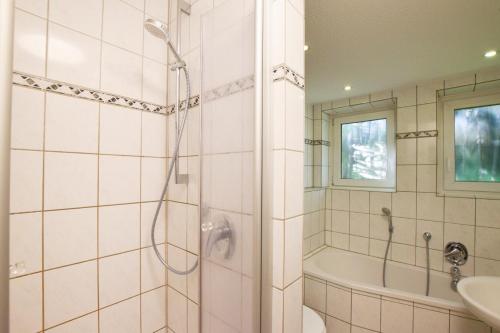 RAJ Living - 1 , 3 and 4 Room Apartments - 20 min Messe DUS & Airport DUS