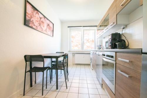 RAJ Living - 1 , 3 and 4 Room Apartments - 20 min Messe DUS & Airport DUS