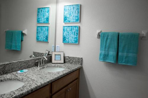 FROZEN Retreat with Private Pool & Baby Gear near Disney World - image 6