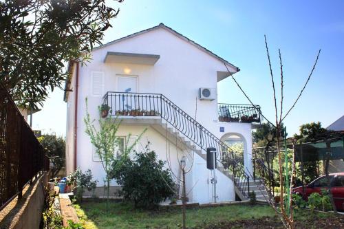 Apartments by the sea Rogoznica - 10002 - image 3