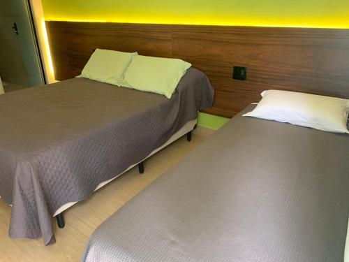 1 double bed, 1 twin bed