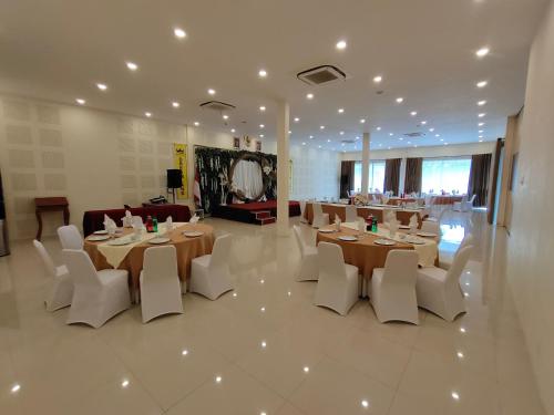 Banquet hall, Dreamland Hotel And Lounge in Bondowoso