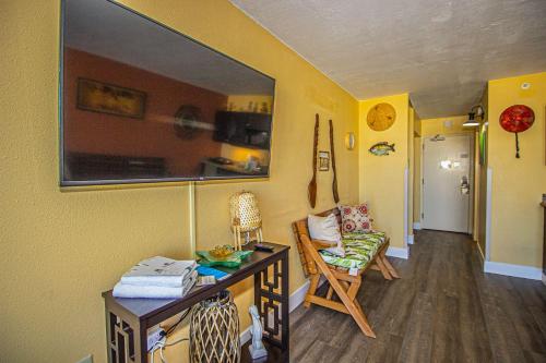 Updated South Asian Inspired Ocean View Condo Landmark Resort 811