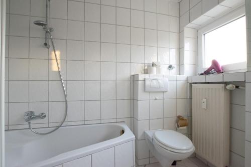 RAJ Living - 1 , 3 and 4 Room Apartments - 20 min Messe DUS & Airport DUS