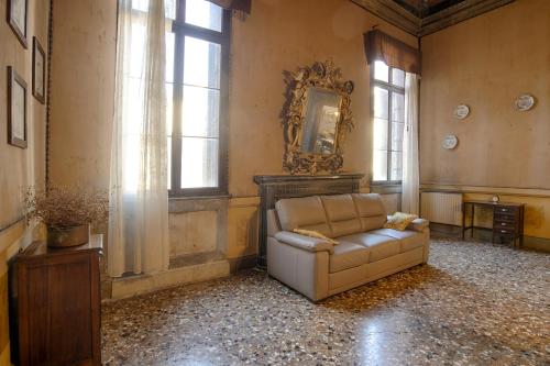 Vintage Venice Apartment