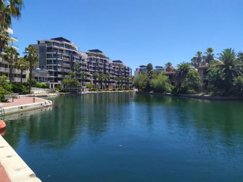 Three Bedroom Apartment - fully furnished and equipped - image 3