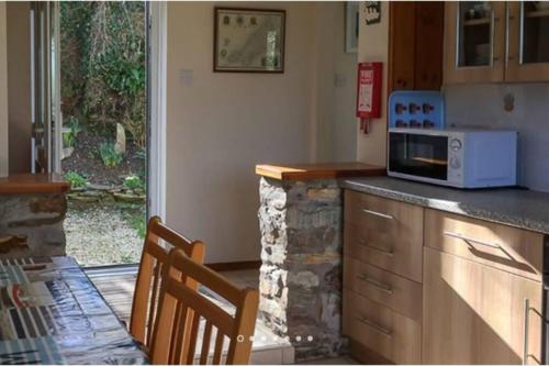 Thyme Cottage With Hot Tub And Parking Padstow Cornwall Saturday Change 7 Day Stays Only, Padstow, Cornwall