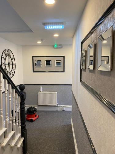The Honley hotel - image 3