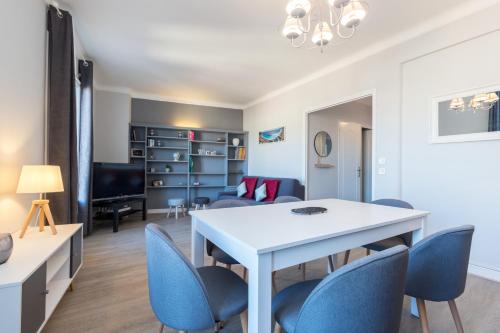 Great City View - 2 Bdr in a Quiet District