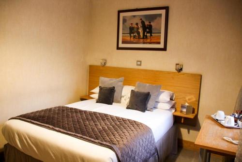 Station Hotel And Restaurant - image 4