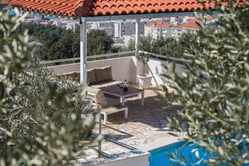 Apartment Glavina with heated pool - image 2