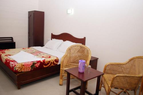Deluxe Double Room image 2