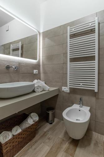 One-Bedroom Apartment image 9
