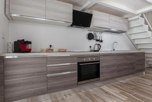 One-Bedroom Apartment image 7
