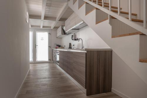 One-Bedroom Apartment image 4