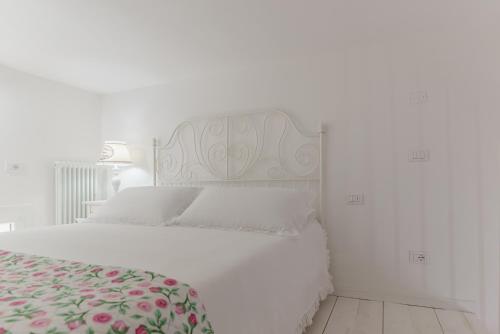 One-Bedroom Apartment image 3