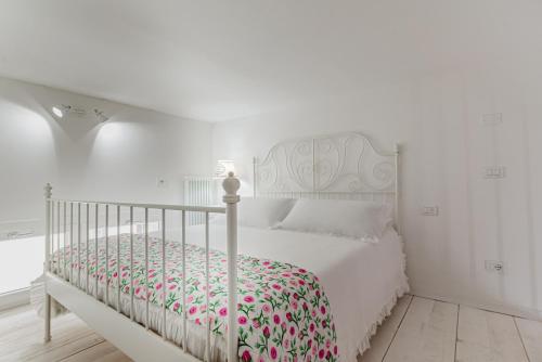One-Bedroom Apartment image 2