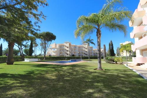 Protea 214-CleverDetails, Located in heart of Vilamoura Sleeps 2 adults, 1child
